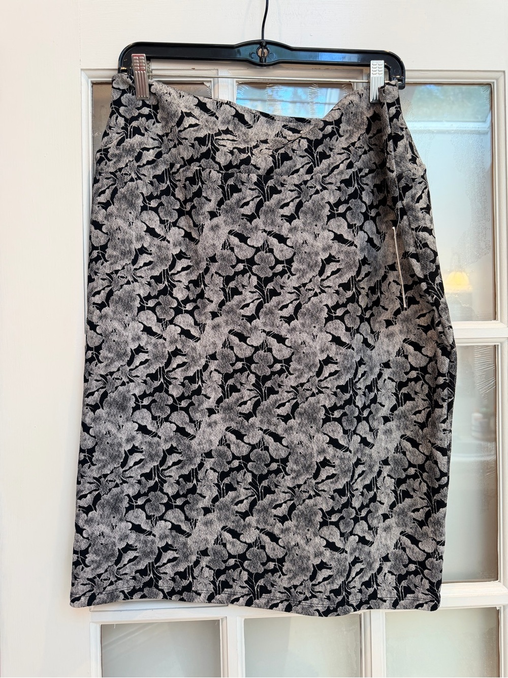 LuLaRoe Black & Gray Floral Watercolor Chic Cassie Pencil Skirt Size XL NWT